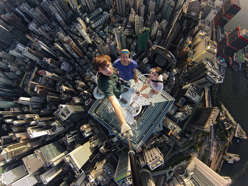 skyscraper-selfie