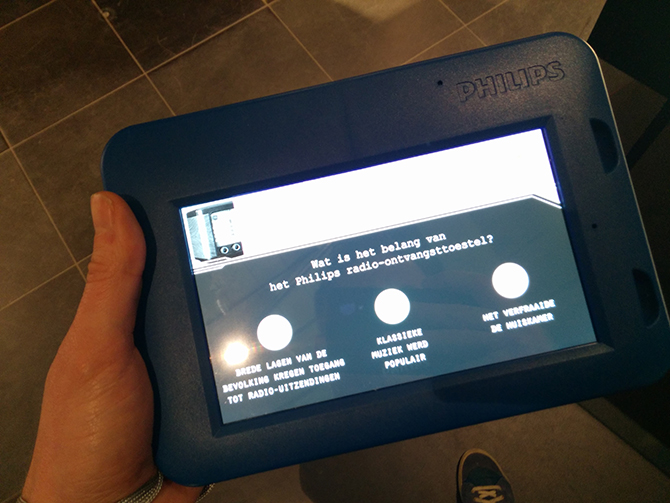 Weinig spannende Philips-tablet, maar wel eentje die 'Intelligen Light' oppikt.
