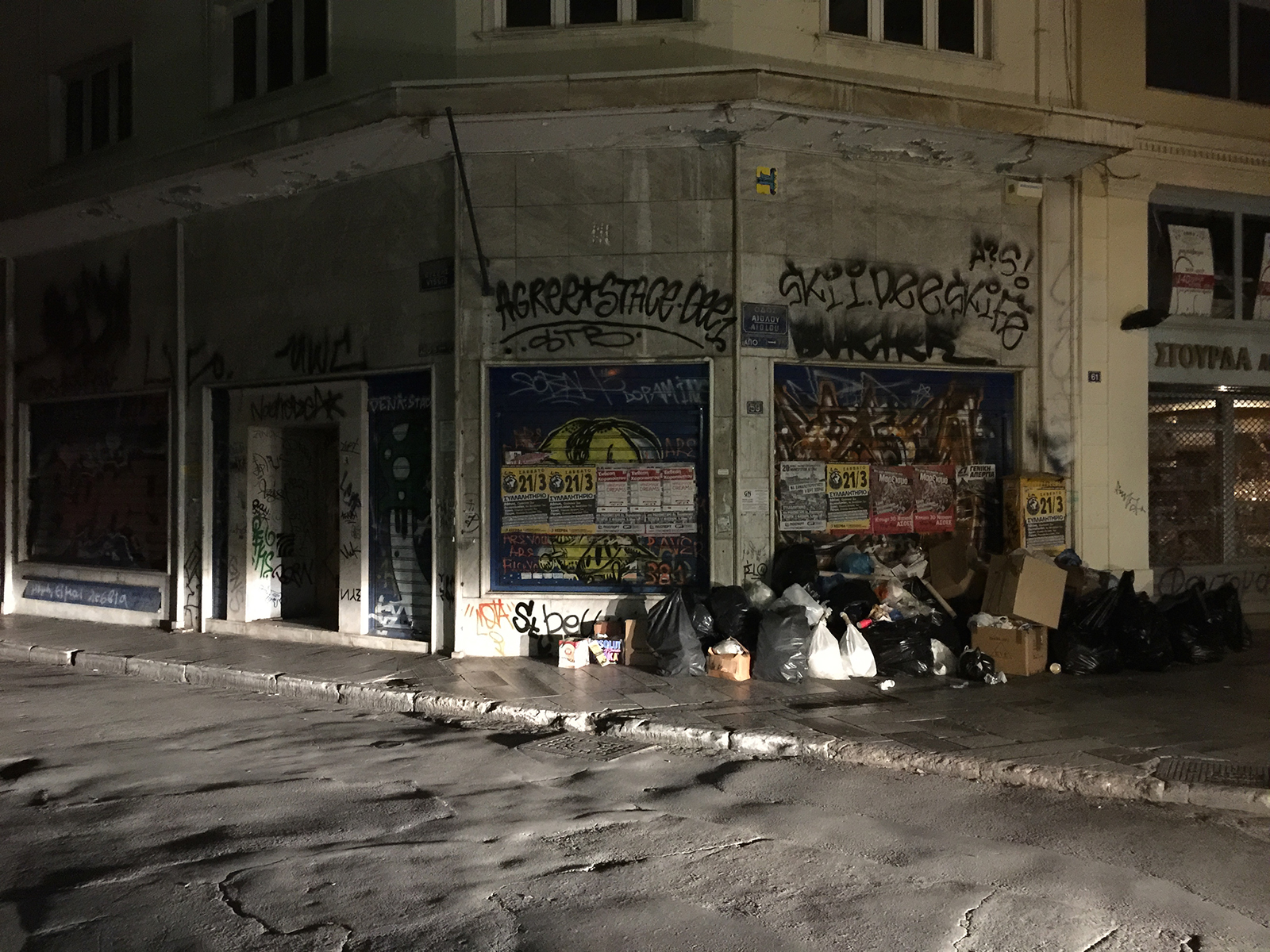 Fotografisch geneuzel: geen TrueTone flits nodig gehad, wel aardige lichtinval met dank aan een voorbijrazende oude auto.