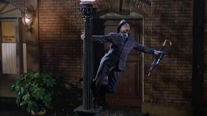 Als ze in de jaren vijftig slimme lantaarnpalen hadden gehad, was Gene Kelly er nu wel afgescholden.