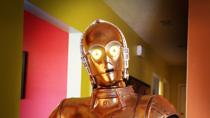 C-3PO met laserogen, dat hat Star Wars dan wel weer een beetje leuker gemaakt.