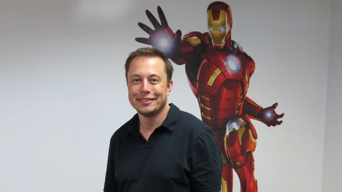 Elon Musk: touched by an alien. Of Iron Man, wat jullie willen.